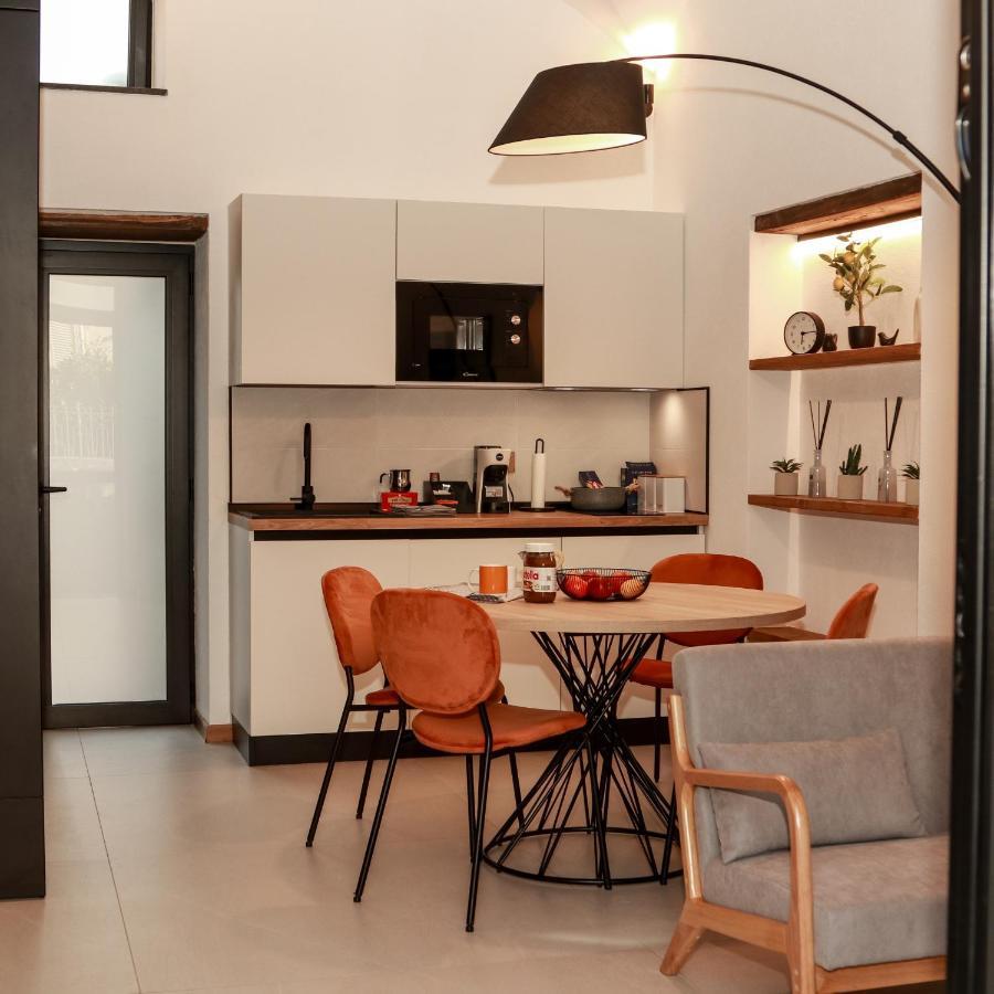 Dislocati Bnb - Jacuzzi Privata - Cucina - Tv60" - Minimal Luxury Marigliano Bagian luar foto