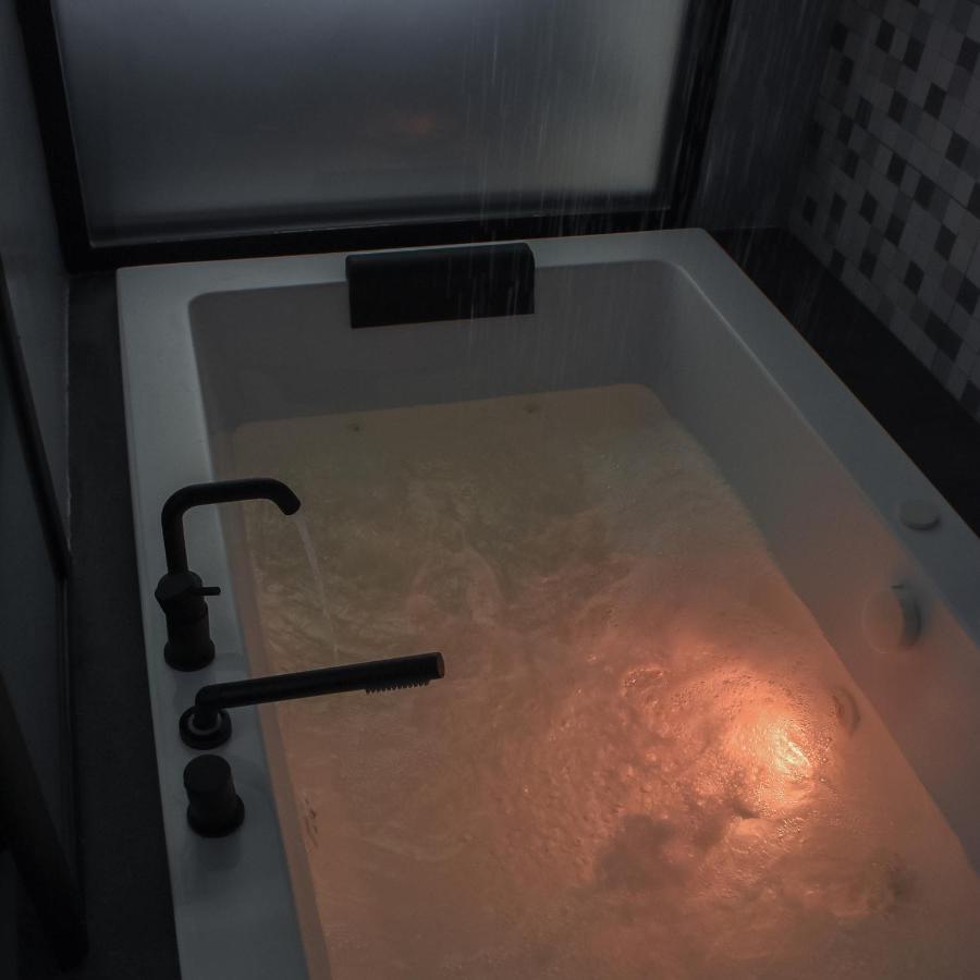 Dislocati Bnb - Jacuzzi Privata - Cucina - Tv60" - Minimal Luxury Marigliano Bagian luar foto
