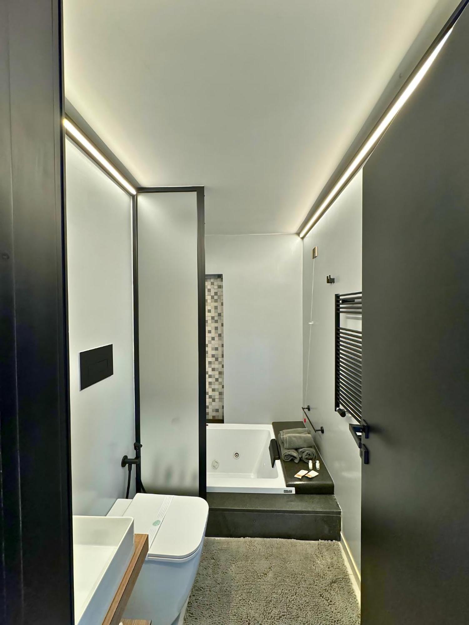 Dislocati Bnb - Jacuzzi Privata - Cucina - Tv60" - Minimal Luxury Marigliano Bagian luar foto