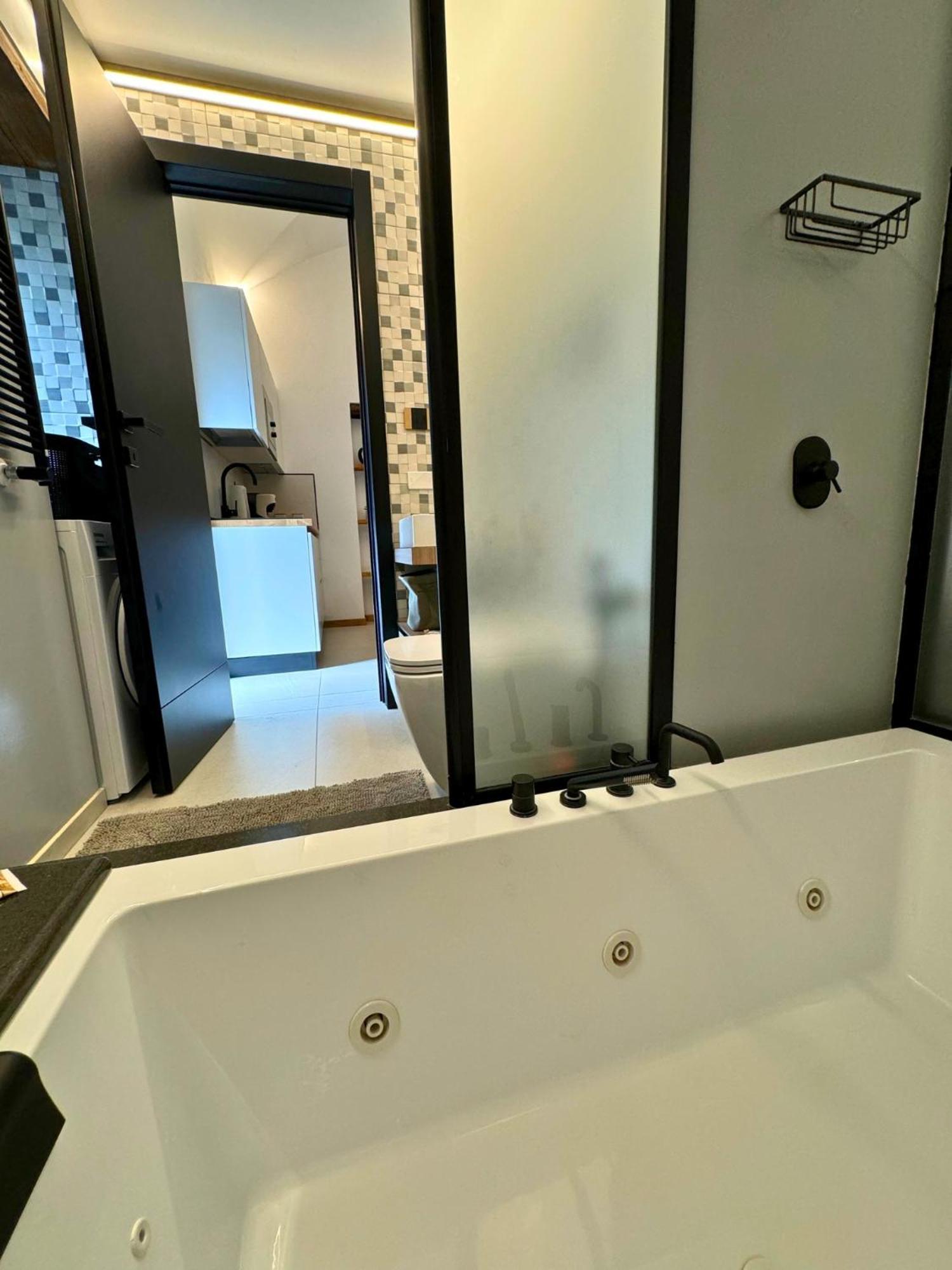 Dislocati Bnb - Jacuzzi Privata - Cucina - Tv60" - Minimal Luxury Marigliano Bagian luar foto
