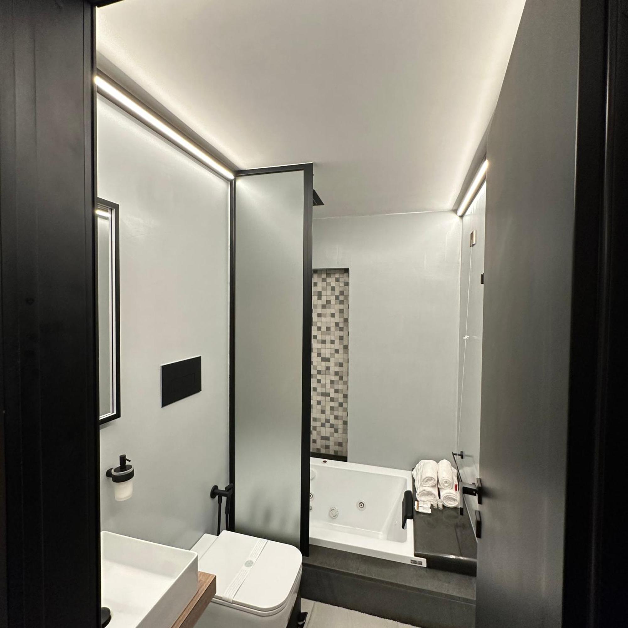 Dislocati Bnb - Jacuzzi Privata - Cucina - Tv60" - Minimal Luxury Marigliano Bagian luar foto
