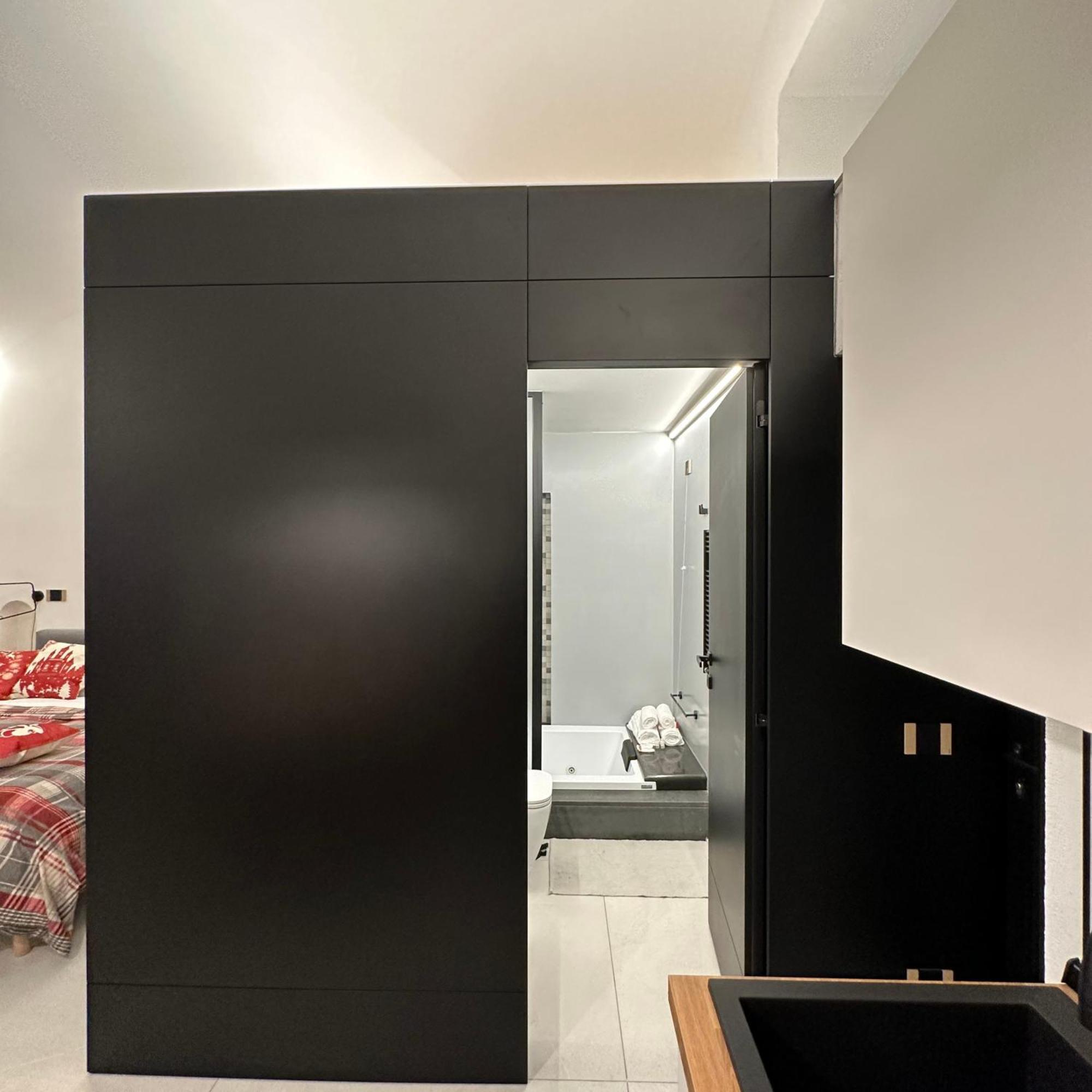 Dislocati Bnb - Jacuzzi Privata - Cucina - Tv60" - Minimal Luxury Marigliano Bagian luar foto